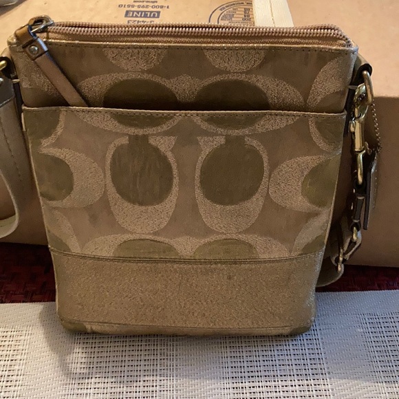 Sold🔴🔴🔴Coach Signature Gold Metallic Cossbody